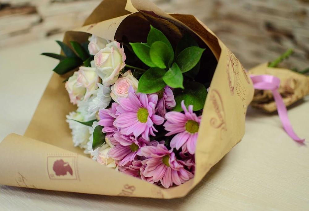 Букет улыбка в Дербенте Букет цветов из: Розы и Хризантемы в Дербенте