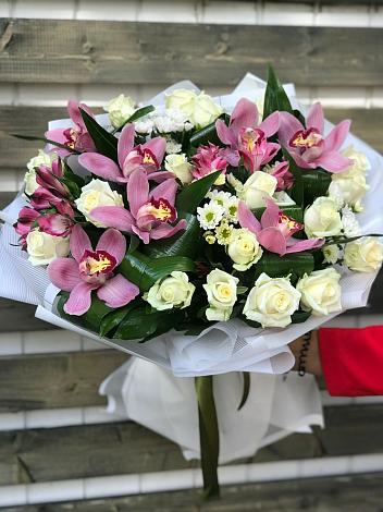 Букет цветов из: Розы и Хризантемы в Дербенте