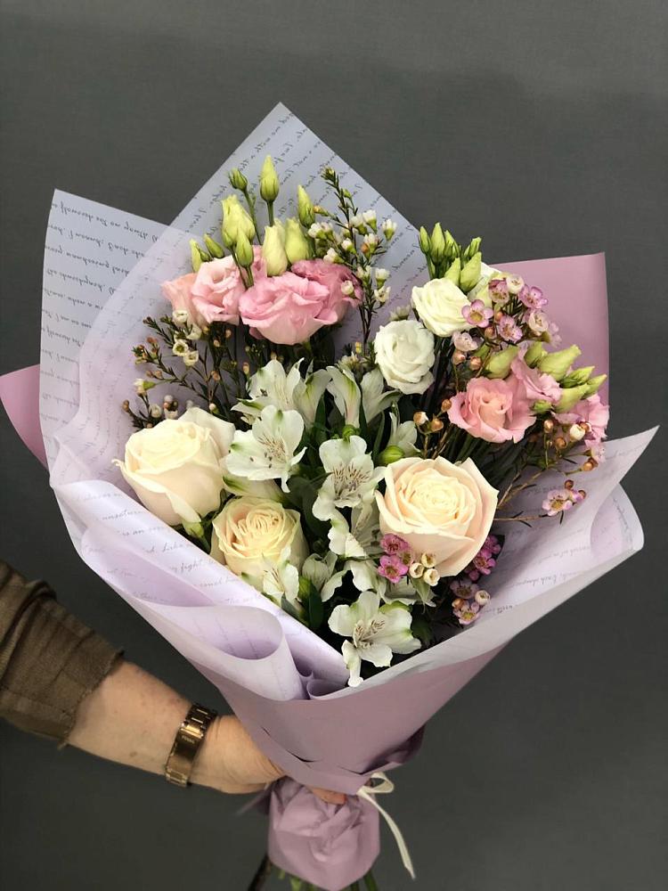 Букет цветов из: Альстромерии, Розы и Лизиантусы в Дербенте