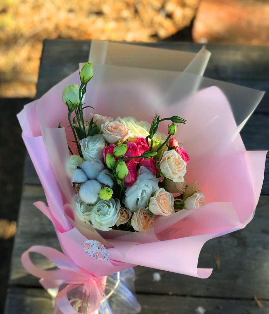 Букет цветов из: Розы и Лизиантусы в Дербенте