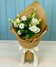 Букет цветов из:  Хризантемы и Лизиантусы в Дербенте