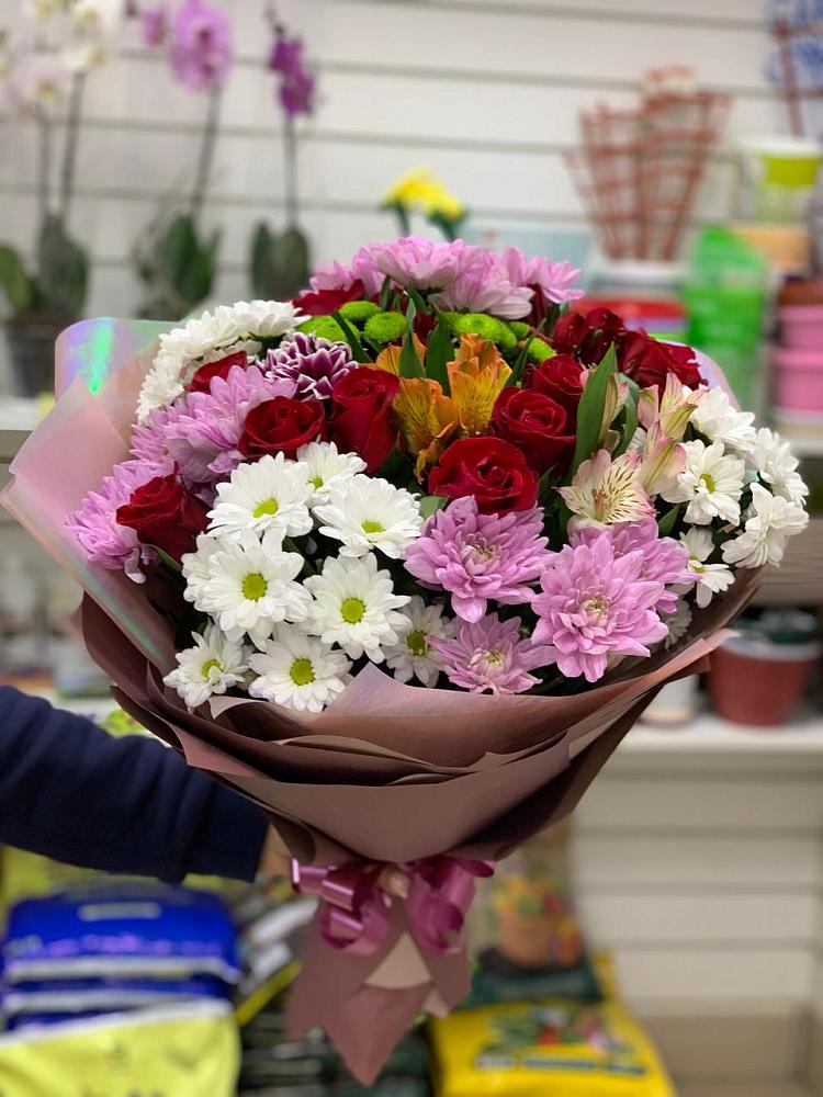 Букет салют цветов в Дербенте Букет цветов из: Розы, Хризантемы и Альстромерии в Дербенте