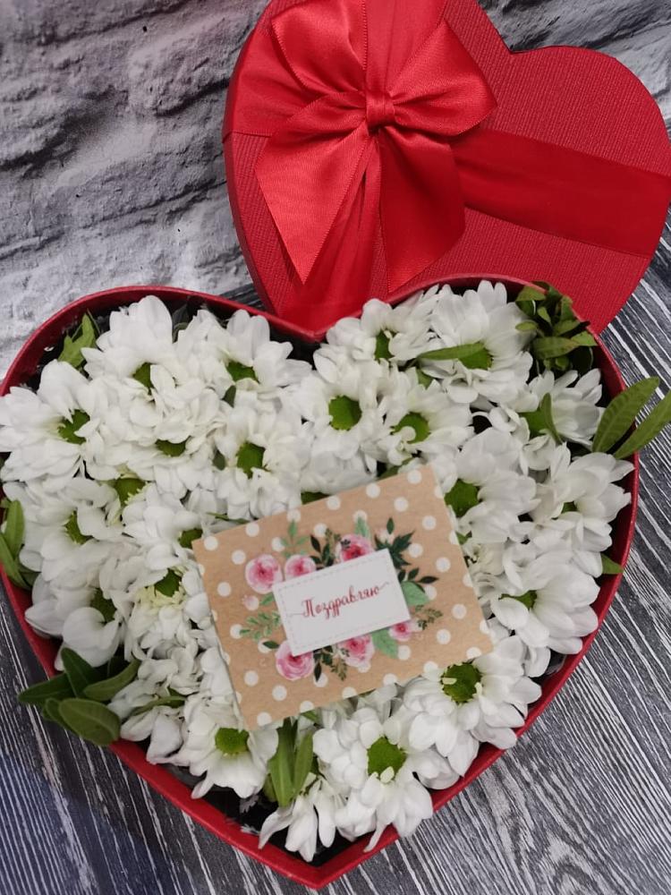 Композиция сплетение судьбы в Дербенте Цветочная композиция из Хризантемы в виде сердца в Дербенте